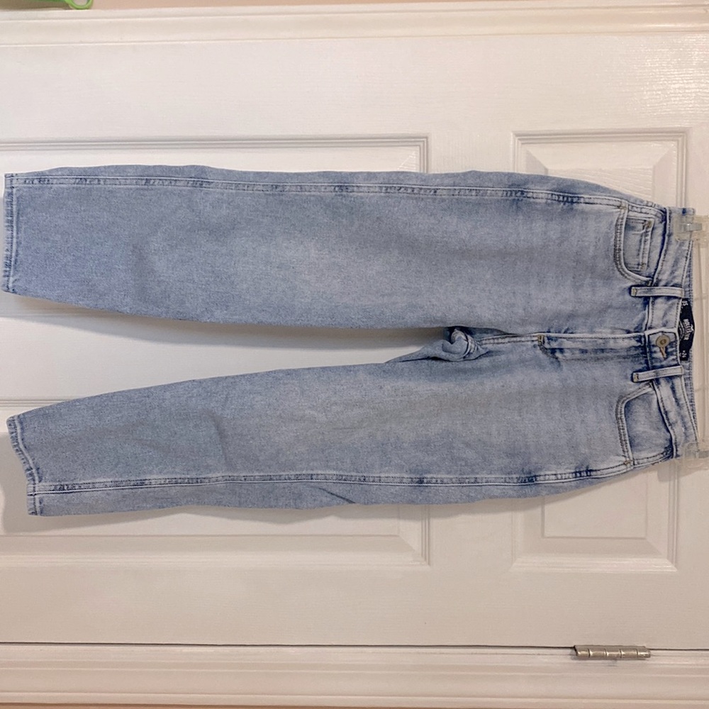 Hollister high rise mom jean size 0 short